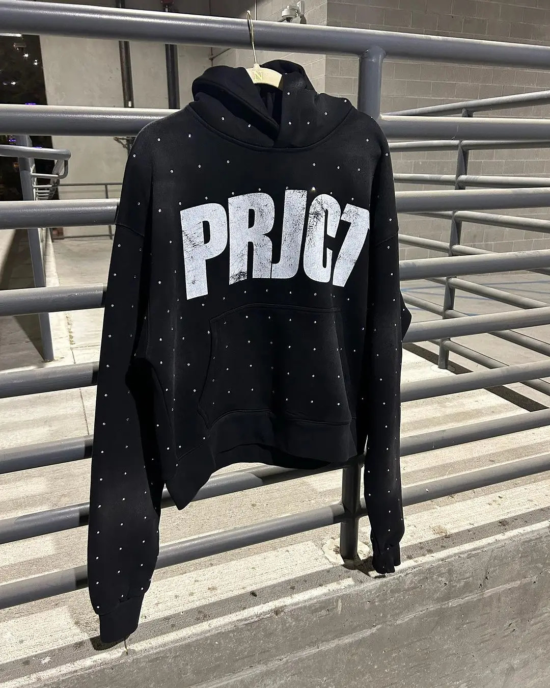 High Street Casual Hoodie Gothic Rhinestone Letter Print Pattern Mens and Womens Fashionable Hoodie Harajuku Retro Y2K Hoodie 241030