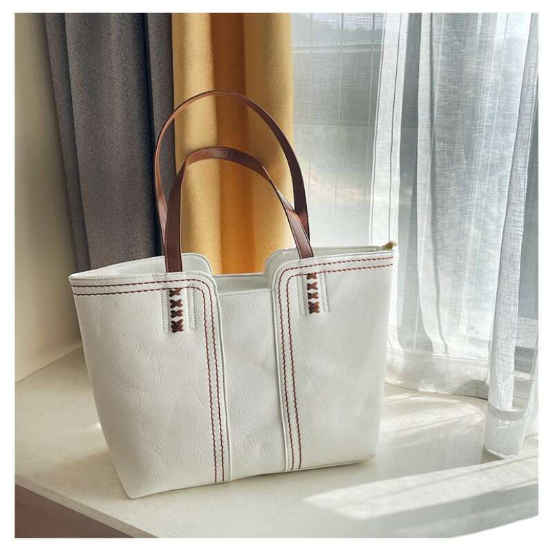2024 New Fashionable And Minimalist Tote Commuter Large Capacity One Shoulder Underarm Handbag