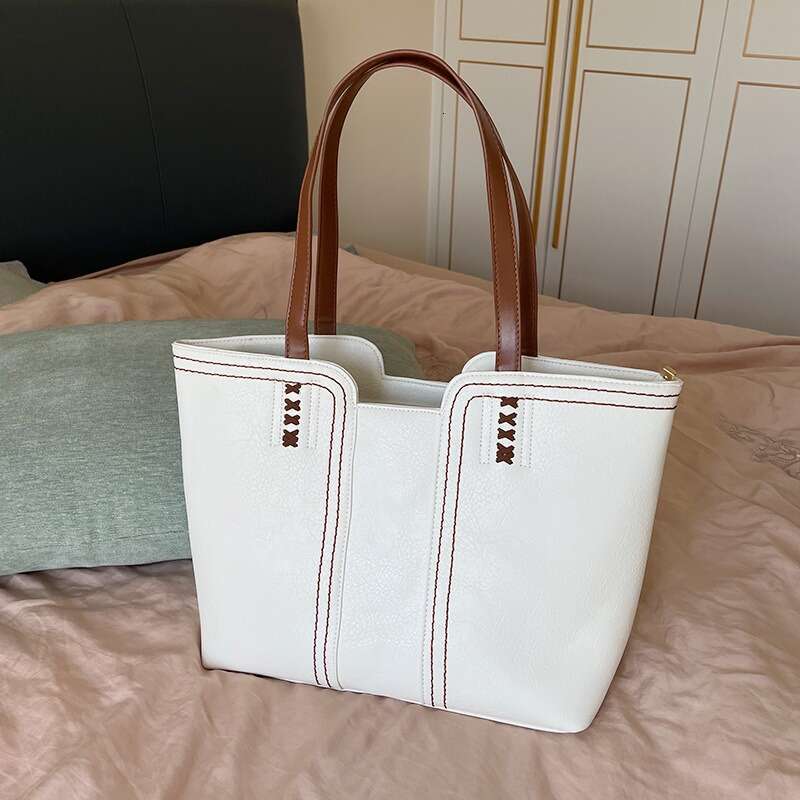 2024 New Fashionable And Minimalist Tote Commuter Large Capacity One Shoulder Underarm Handbag