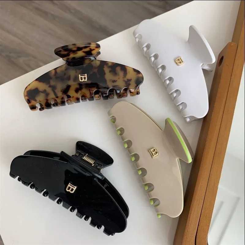 9CM metal letter B Korean new fashion acetate leopard print curved hair clip claw sweet version shark clip X241030