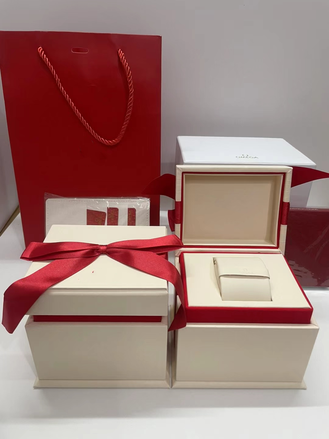 Top Quality Boxes OMEGA watch Original Box Accessories wholesale montre Watches Booklet Card Tags and Papers In English Swiss Watches Boxes Many are the box
