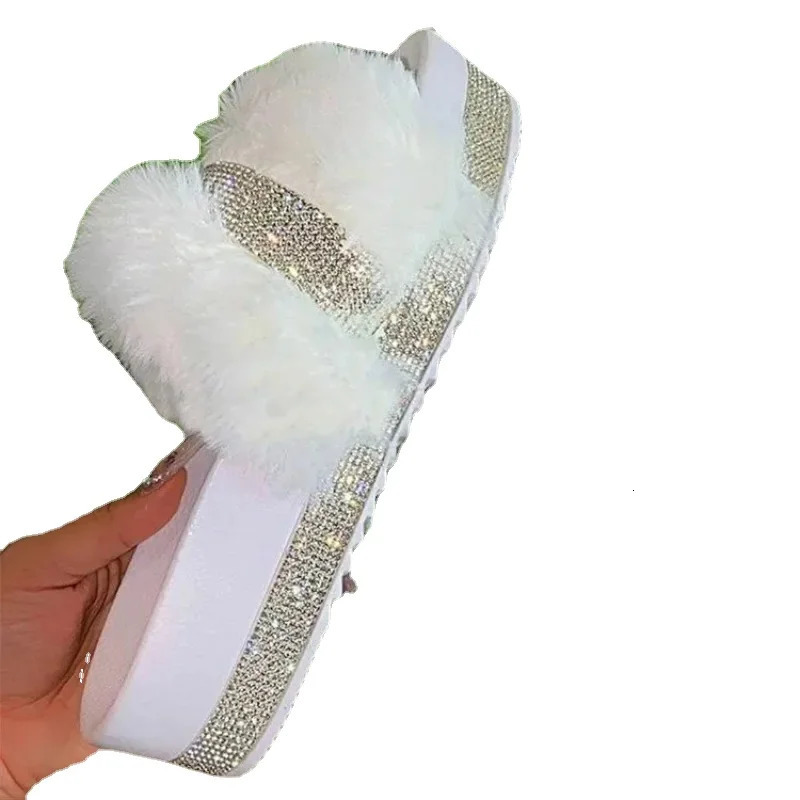 Womens leisure slide fashionable rhinestone velvet platform flat outdoor comfortable indoor womens slide Chinelo Nuvem 241031