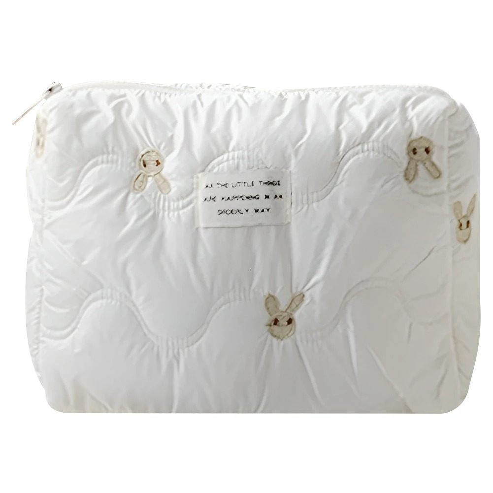 Womens makeup organizer bag embroidered rabbit cartoon makeup clutch with zipper used for toilet accessories 241031