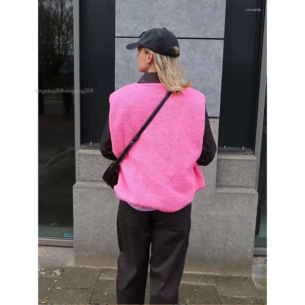 Women's Vests Chic Lamb Wool Single Breasted Pocket Vest Women Loose V Neck Sleeveless Warm Waistcoat 2024 Autumn Casual High Street