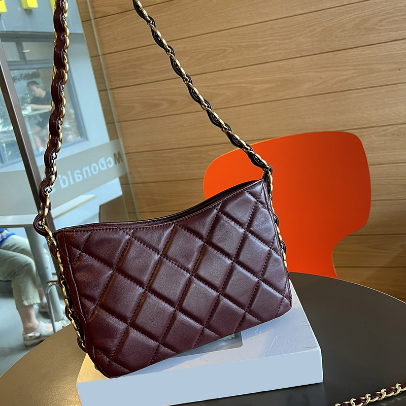 24K Thick Chain Underarm Hobo Shoulder Bags Turn Buckle Large Capacity OL 24F/W Elegant Outdoor Purse Gold Chain Crossbody Handbags Party Clutch Pocket 24x5x17cm