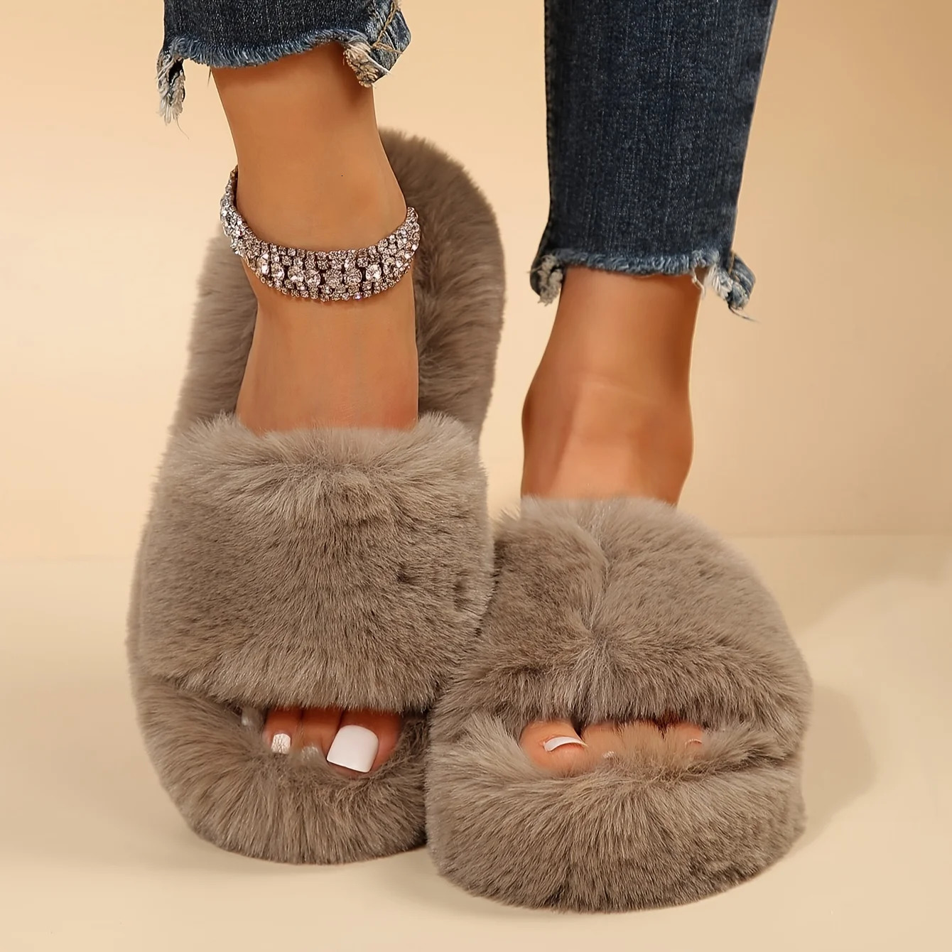 Winter fluffy platform slider solid color open toe comfortable plush shoes indoor and outdoor fuzzy warm slider large-sized sandals 241031