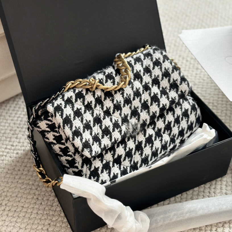 19 Collection Tweed Shoulder Bags Gold Bracelet Chain Hand Totes Valentine Strap Crossbody Designer Handbag Large Capacity Outdoor Sacoche Purse 25X15CM For Women