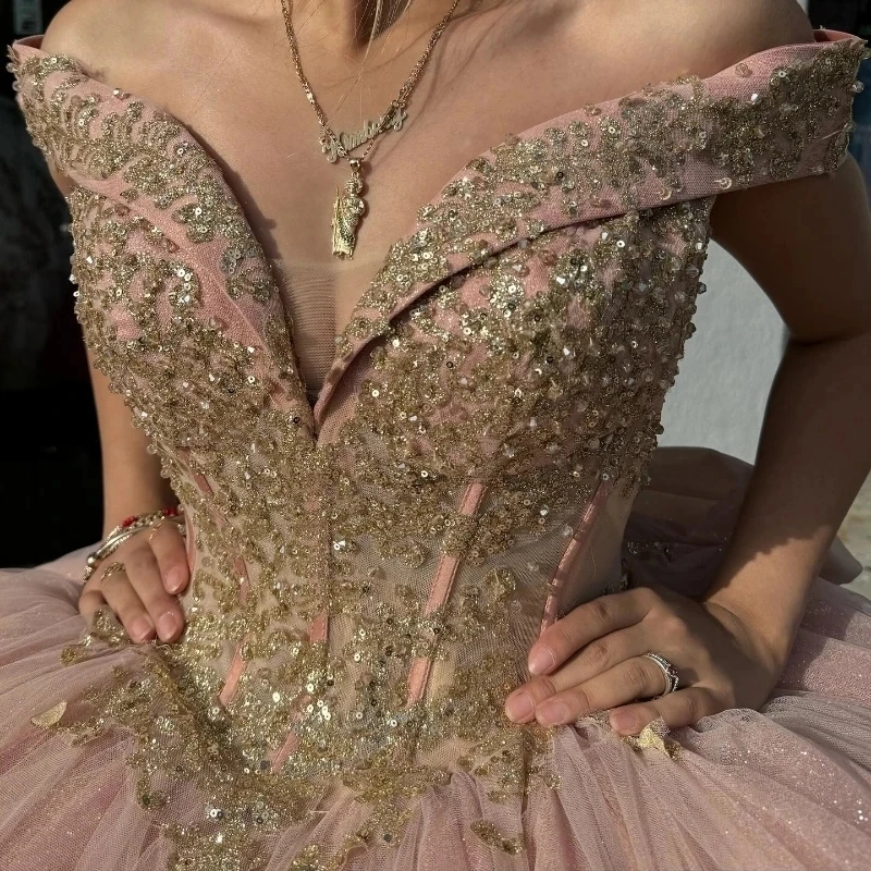 Luxury Pink Shiny Quinceanera Dresses Gold Sequin Lace Appliqued Crystal Tull Off the Shoulder Ball Gown Sweet 16 Vestidos 15 De Anos
