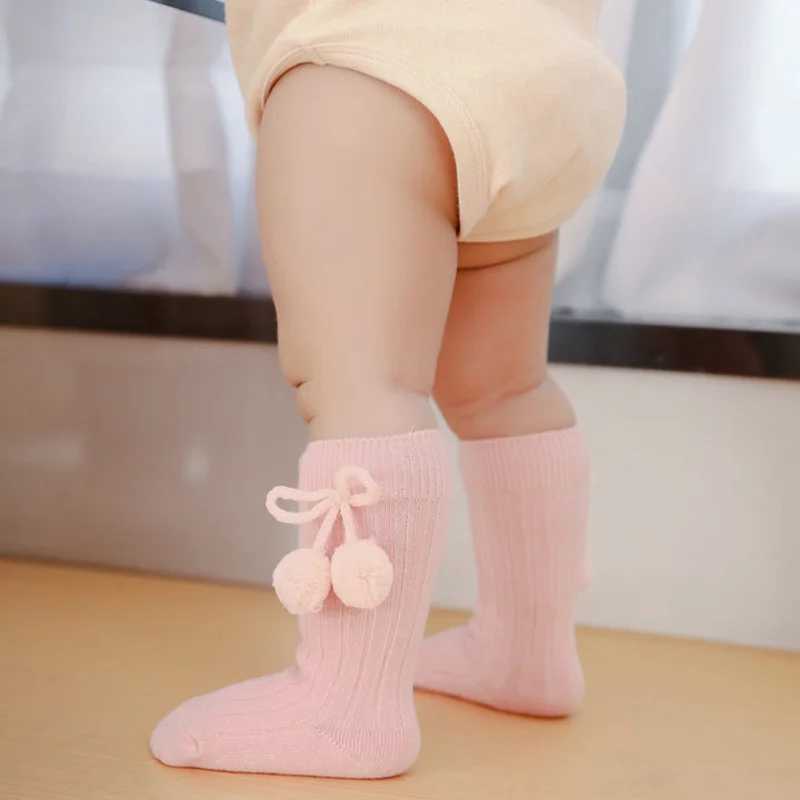 Autumn and Winter Preschool Girls Cotton Pong Socks Knee High Soft Baby Long Socks Ball Carrying Children Christmas Socks W241030