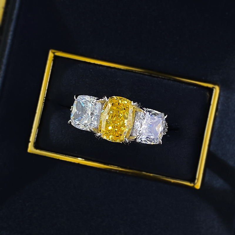 2024 Top-Selg Wedding Ring: 3-Stone Cushion Cut Yellow Moissanite Sterg Sier Bridal Ring dh910320090