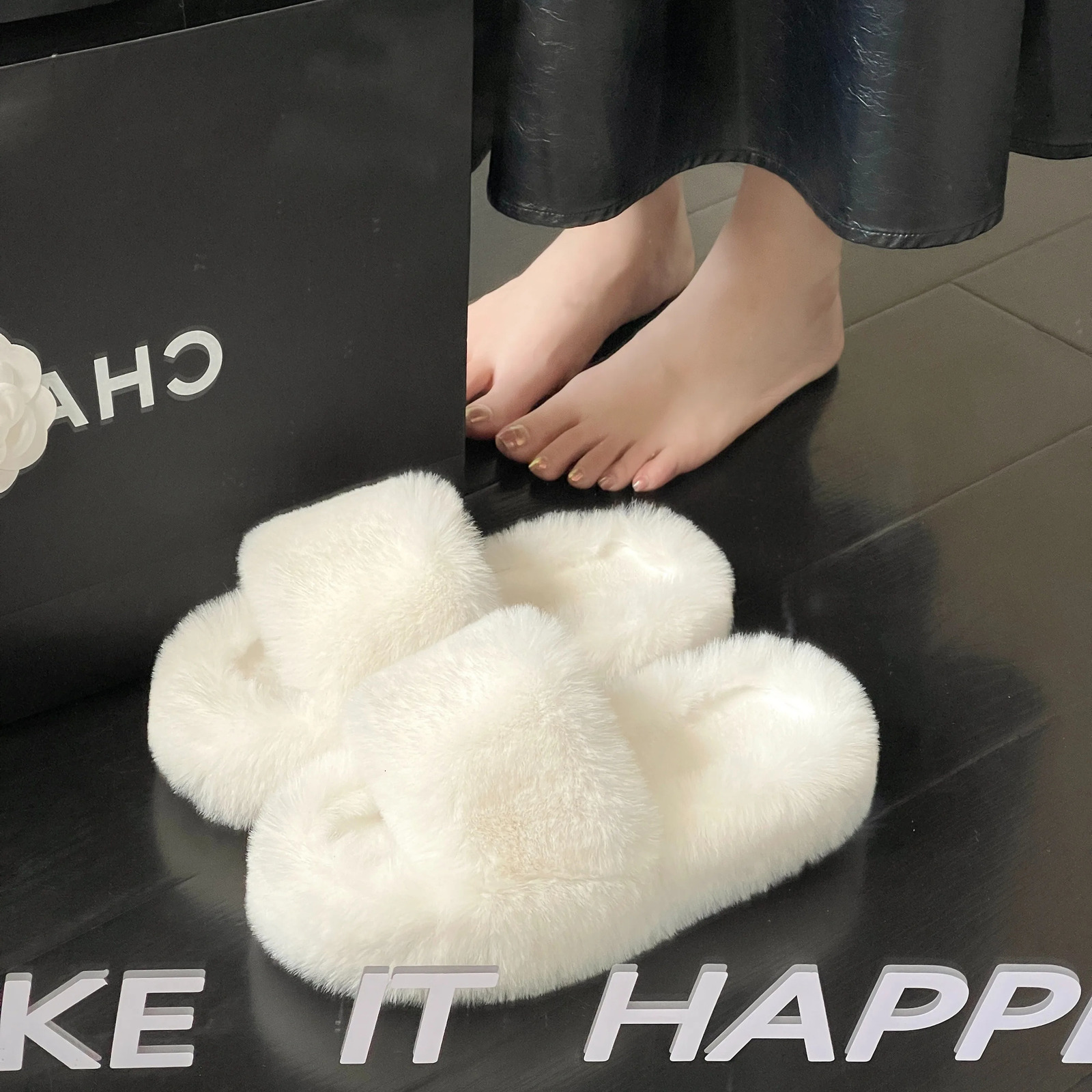 Winter fluffy platform slider solid color open toe comfortable plush shoes indoor and outdoor fuzzy warm slider large-sized sandals 241031
