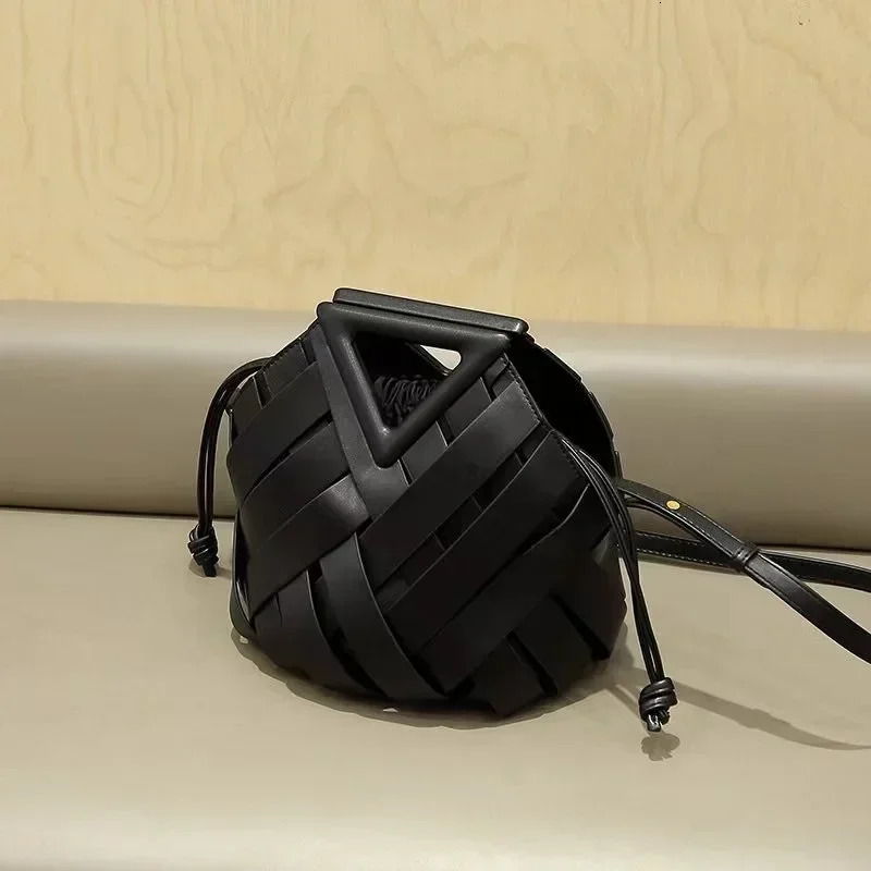 Arrival High Fashion Top-handle Brown Woven Shoulder Bags for Women with Hollow-out Unique Style Bucket bag 241030 aece 4