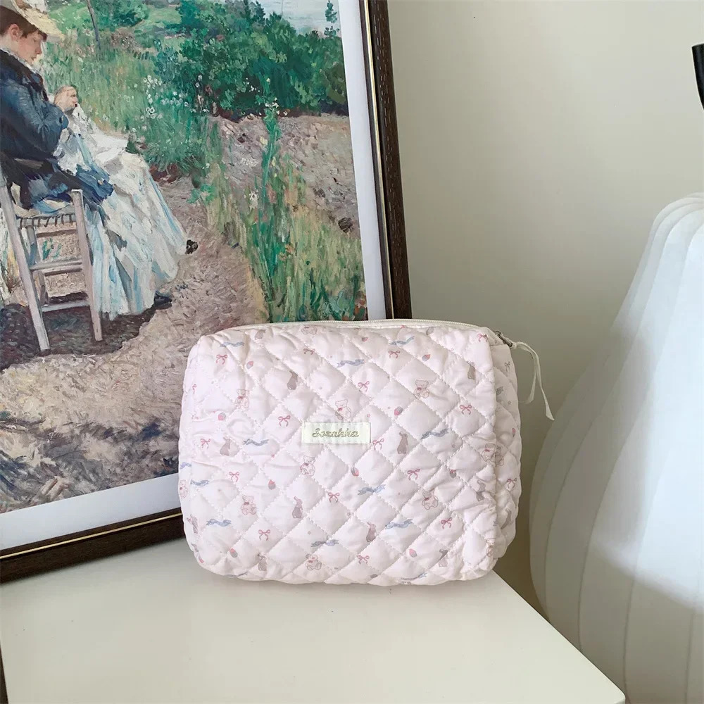 Pink Womens Cosmetic Storage Bag Womens Portable Cosmetic lipstick Key Bag Handbag Rose Pattern Quilted Cosmetic Bag 241031
