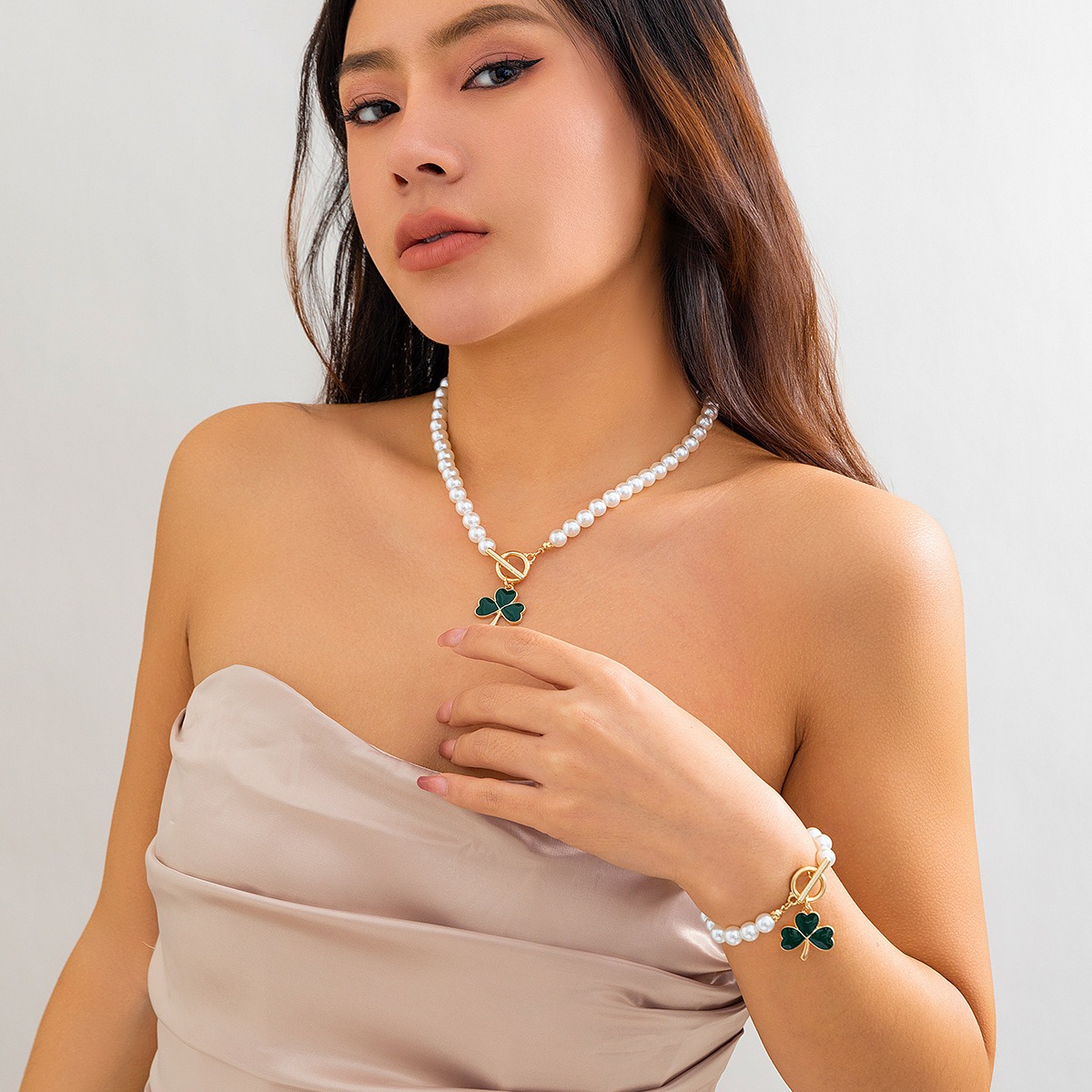 Amazon Hot Selling Baroque Pearl Necklace for Women Versatile High-end Niche Accessories Sweater Chain Accessories