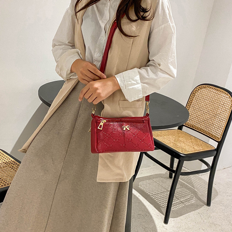 Yongxing White Horse Leather Korean Edition Fashion Women's Single Cross Shoulder Small Mom Leisure Bag