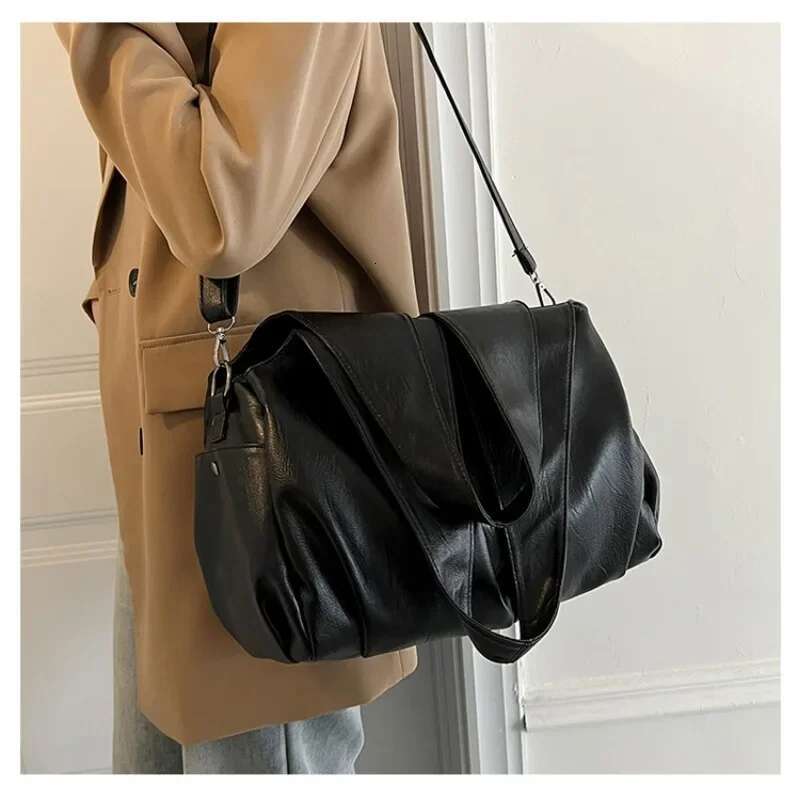 New Fashion Simple Shoulder Niche Design Large Capacity Textured Casual Retro Tote Solid Color Crossbody Bag For Women