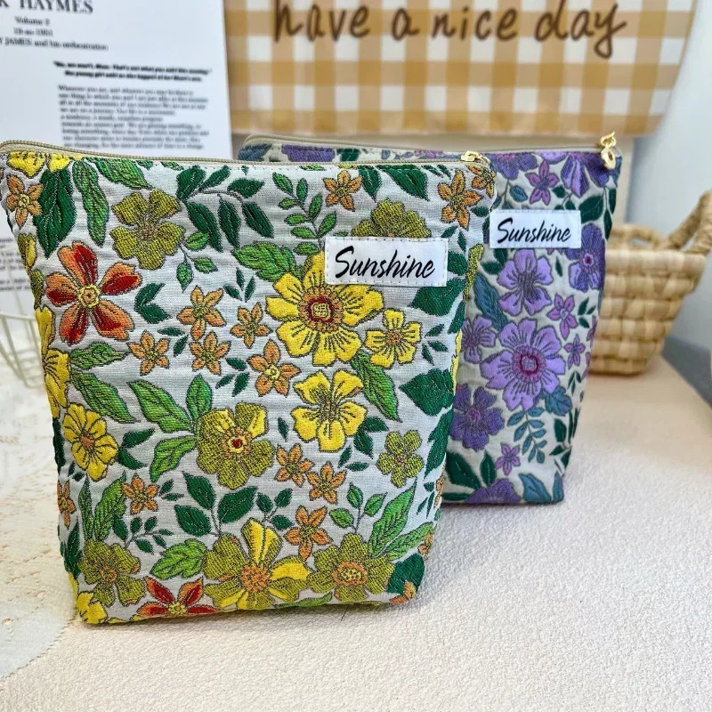 Ladies clutch makeup bag lipstick sanitary pad bag card holder floral embroidery makeup bag travel makeup bag 241031