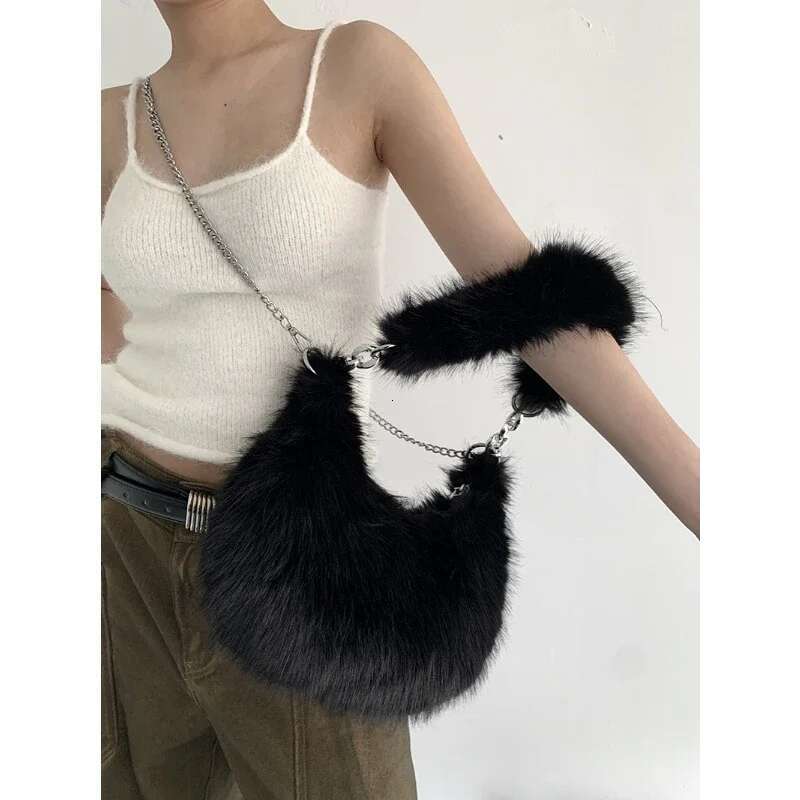Niche Autumn And Winter New Super Soft Plush Shoulder Armpit Versatile Chain Portable Crossbody Furry Bag For Women 2023