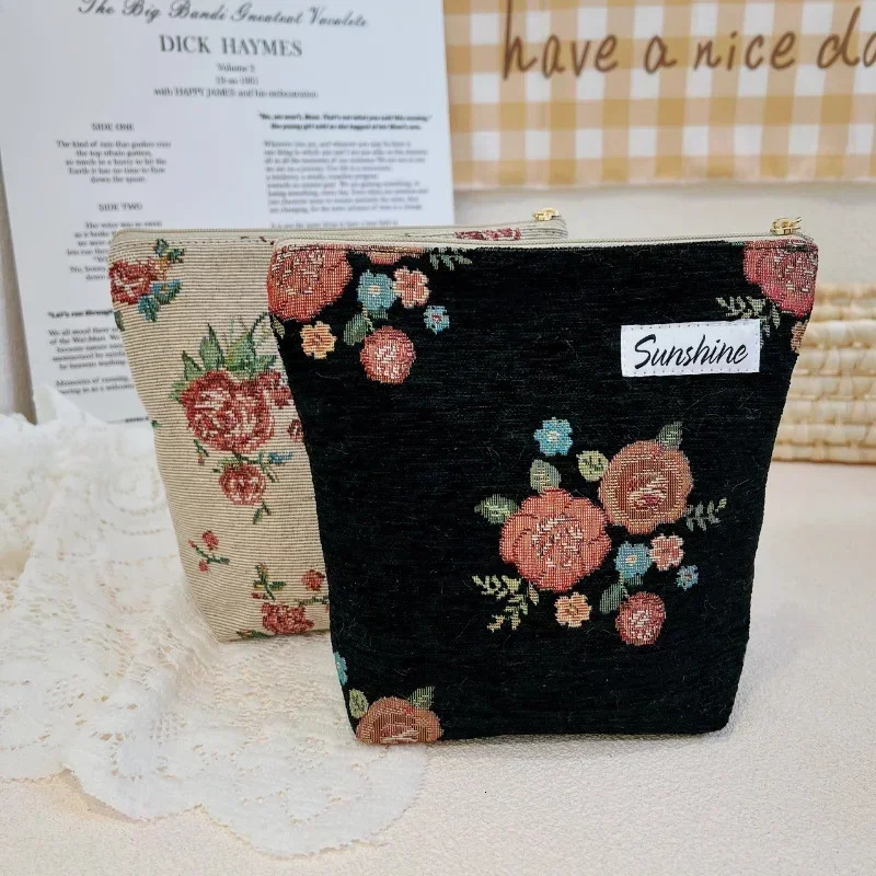 Ladies clutch makeup bag lipstick sanitary pad bag card holder floral embroidery makeup bag travel makeup bag 241031