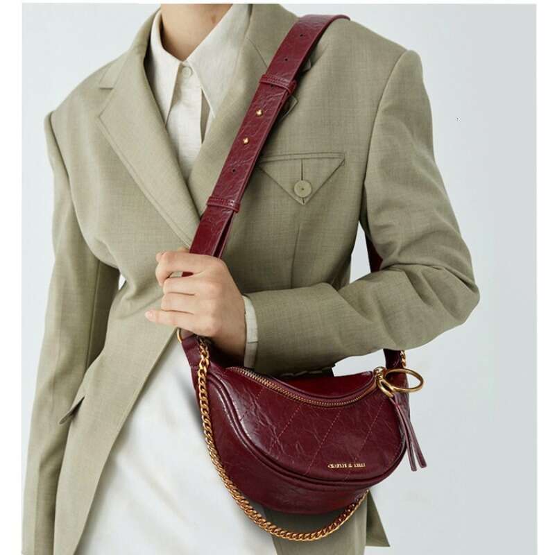 Women's 2024 Spring/Summer New Folded Chest Versatile And Fashionable Handheld One Shoulder Crossbody Bag