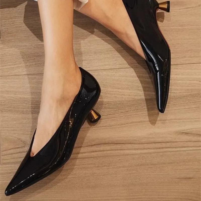 2024 Heels Pointed Toe Shallow Mouth Retro Granny Shoes Patent Leather Skinny Metal Heel Four Seasons Single Shoes Fashion 241031
