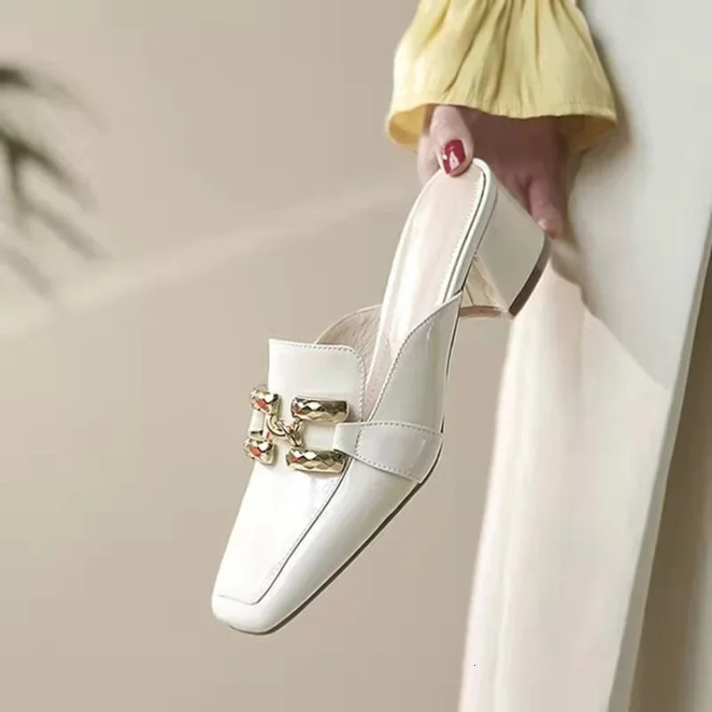 Fashion Cover Toe Chain Decoration Womens Half Slippers Outdoor Slides Med Heeled Mules Shoe 2024 Square Heel 241031