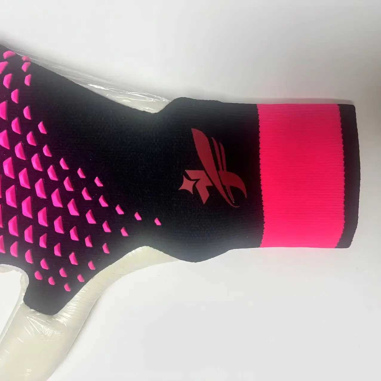 Teens Adults Size Soccer Goalkeeper Gloves Profional Thick Latex Football Goalkeeper Gloves With FingerXJ250221