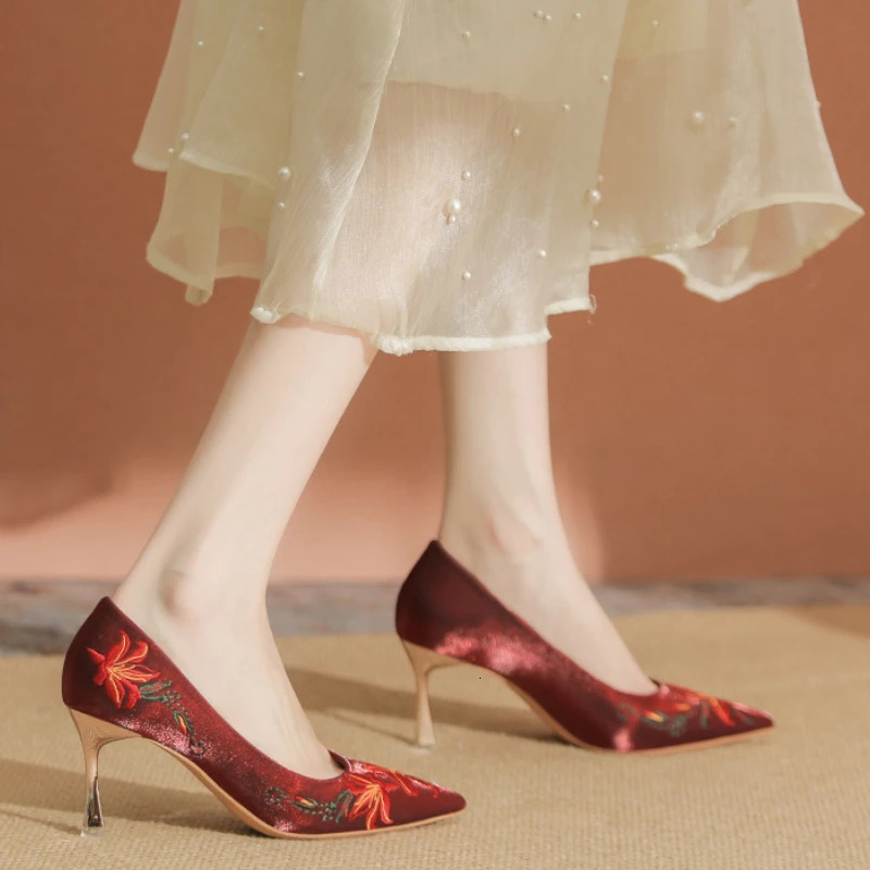 Women Pumps 2024 Spring Autumn Embroidery High Heels Shoes Women Sexy Pointed Toe Stiletto Heeled Party Wedding Shoes 241031