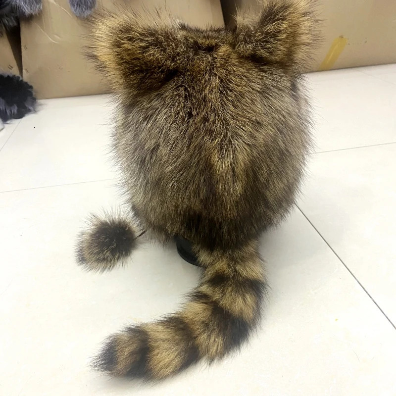 Winter Fur Hat Womens Natural Raccoon Fur Fashion Earrings Warm Bomber Hat Boys and Girls Fluffy Windproof Outdoor Hunter Tail Hat 241030