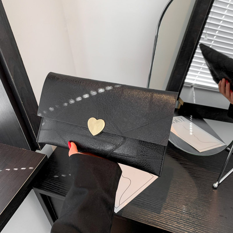 New designer fashionable multifunctional women's heart-shaped handbag, new gradient color splicing niche high-end texture envelope bag