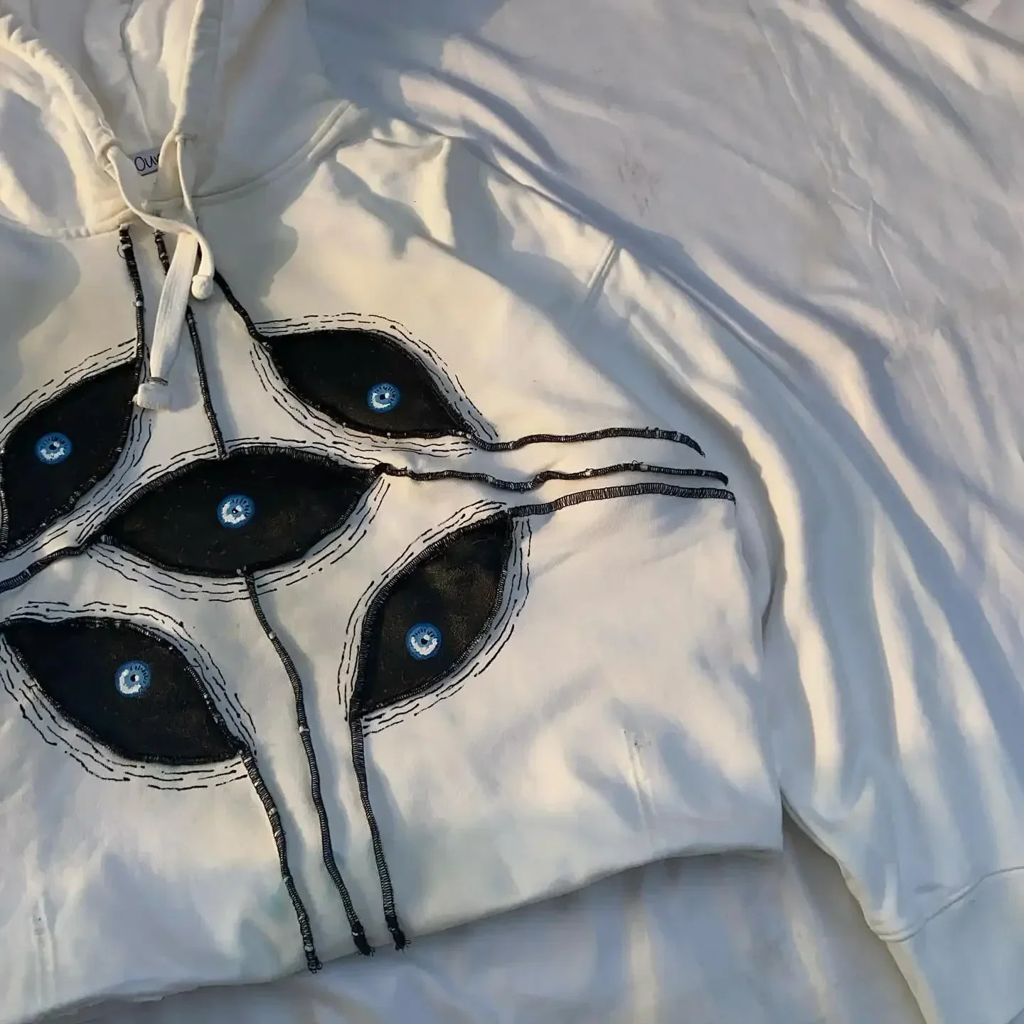Y2K Eyes Patchwork Pulleys Gothic Retro Eyes Graphic Hoodies Harajuku Casual White Oversized Sweatshirt for Men 241030