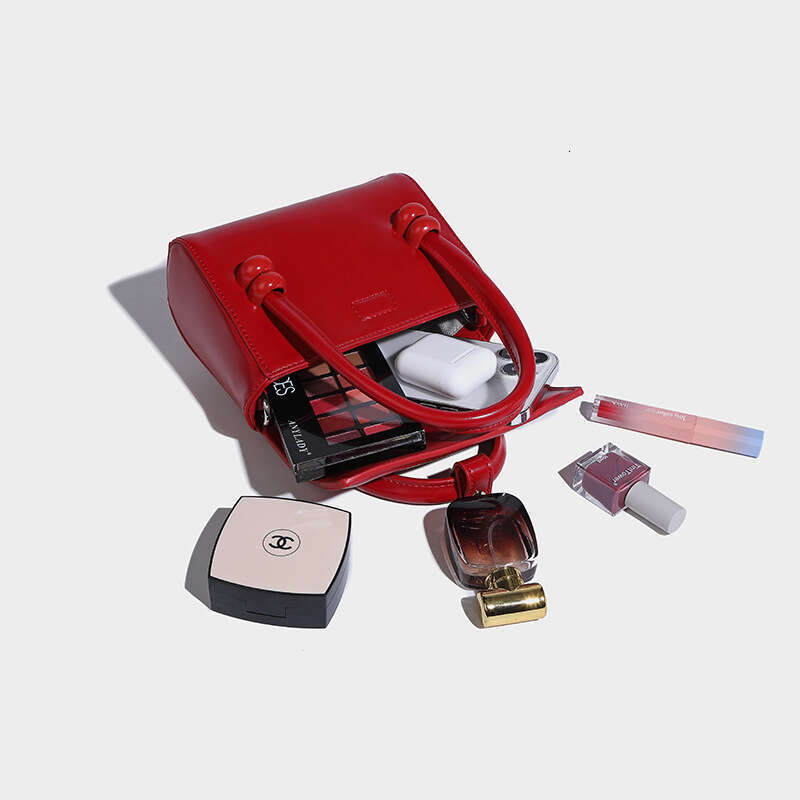 New 2024 Mini-Niche Design Portable High-Grade Casual Simple Shoulder Slung Mobile Phone Bag.