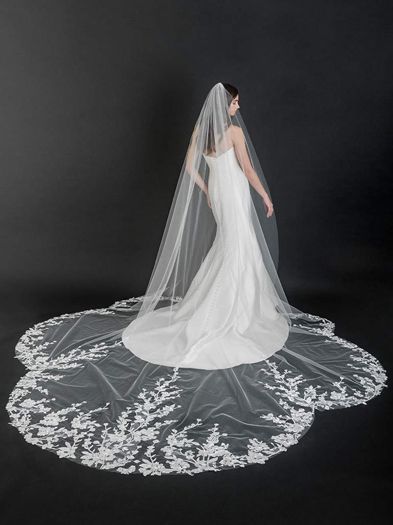 Customized Classic Wedding Veils Appliques Lace One Layer Cathedral Length Bride Veil Applique Edge With Comb Bridal Accessories