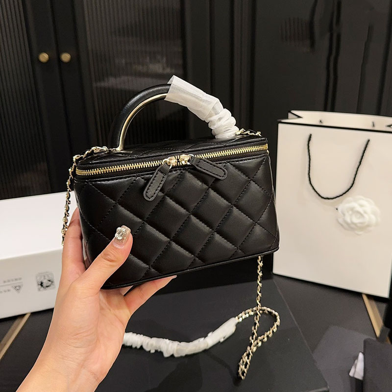Italy Women Top Handle Vanity Makeup Box Bags With Mirror Card Holder Large Capacity Cosmetic Case Gold Metal Hardware Matelasse Chain Crossbody Shoulder Purse 16CM