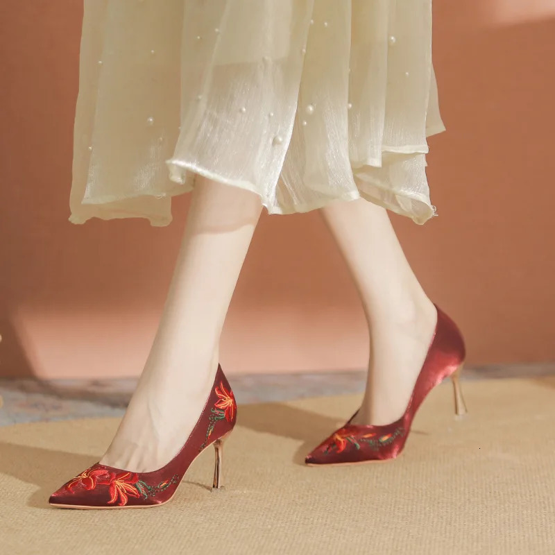 Women Pumps 2024 Spring Autumn Embroidery High Heels Shoes Women Sexy Pointed Toe Stiletto Heeled Party Wedding Shoes 241031