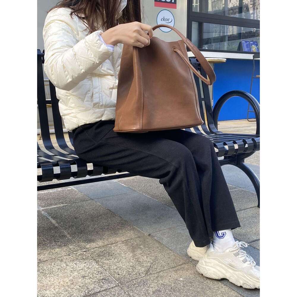 womens 2024 new spring summer one shoulder underarm large capacity handheld versatile commuting bucket crossbody bag