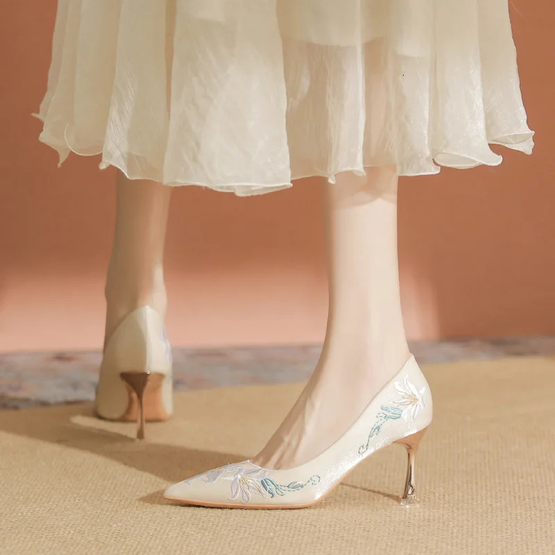 Women Pumps 2024 Spring Autumn Embroidery High Heels Shoes Women Sexy Pointed Toe Stiletto Heeled Party Wedding Shoes 241031