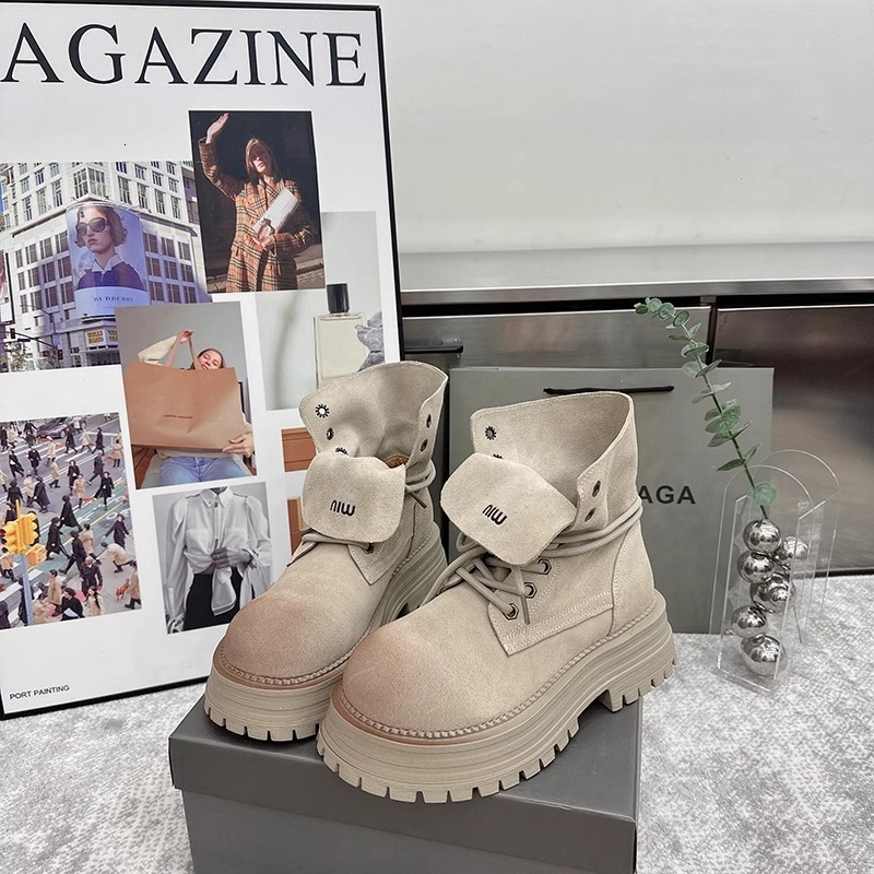 Thick soled, thick heel, height increasing Martin boots for women, 2024 autumn new item, lace up versatile short boots, flip up yellow boots