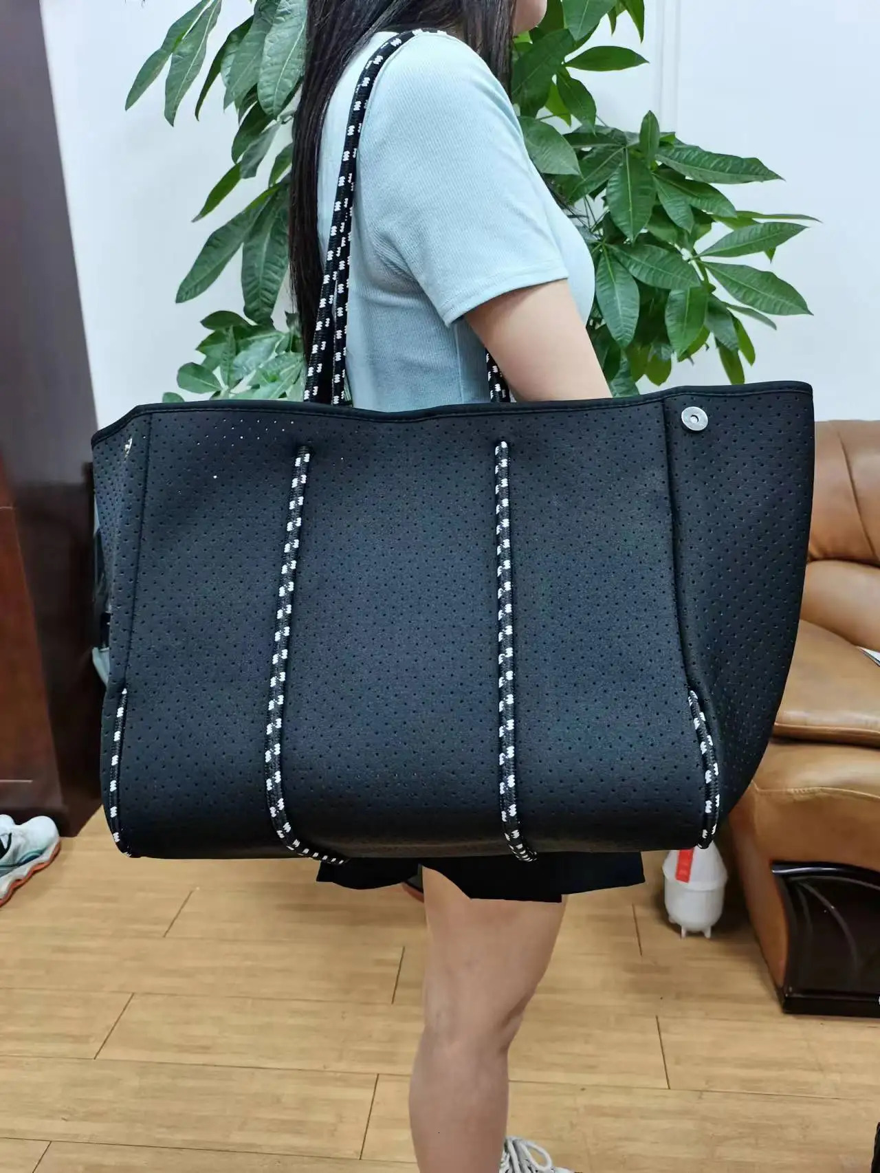 Travelling Bag Arrival Women Perforated Neoprene Tote Bag With Small Purse Large Neoprene Beach Handbag 241030