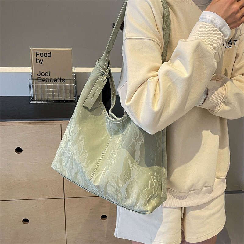 korean version of the new tote large capacity womens bag fashion commuting shoulder daily texture soft leather bag