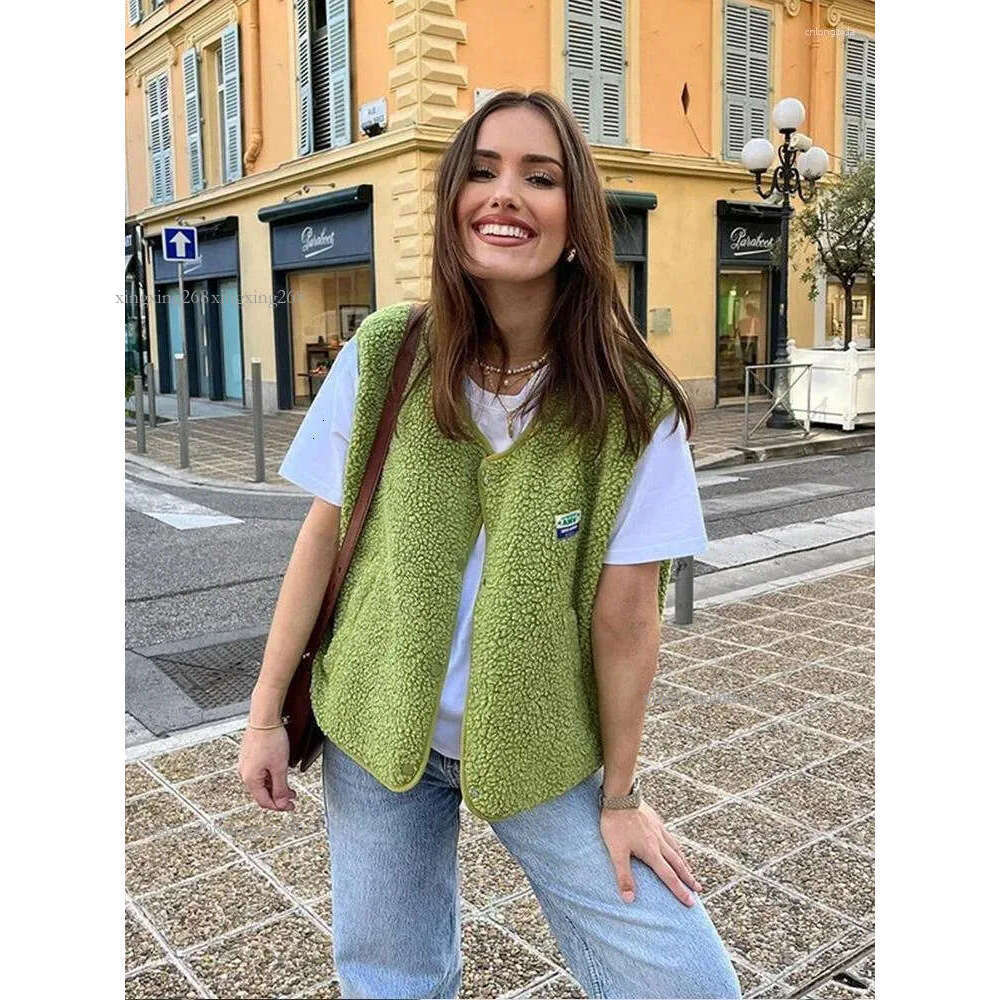 Women's Vests Chic Lamb Wool Single Breasted Pocket Vest Women Loose V Neck Sleeveless Warm Waistcoat 2024 Autumn Casual High Street