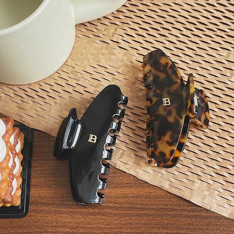 9CM metal letter B Korean new fashion acetate leopard print curved hair clip claw sweet version shark clip X241030