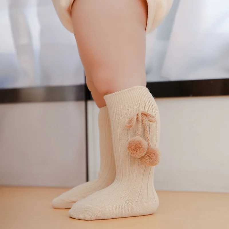 Autumn and Winter Preschool Girls Cotton Pong Socks Knee High Soft Baby Long Socks Ball Carrying Children Christmas Socks W241030