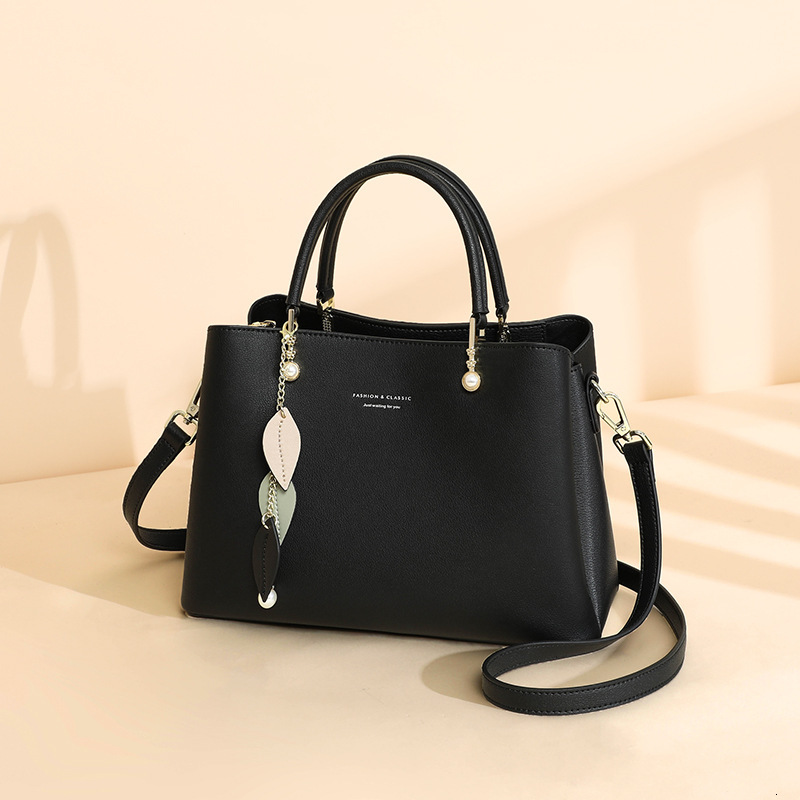 Bag women's versatile new handbag large capacity shoulder bag fashionable and high-end crossbody commuting bag