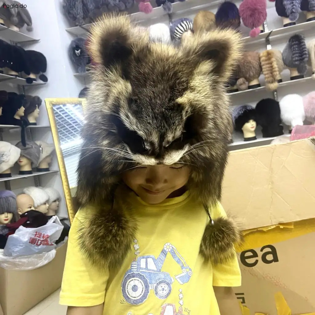 Winter Fur Hat Womens Natural Raccoon Fur Fashion Earrings Warm Bomber Hat Boys and Girls Fluffy Windproof Outdoor Hunter Tail Hat 241030