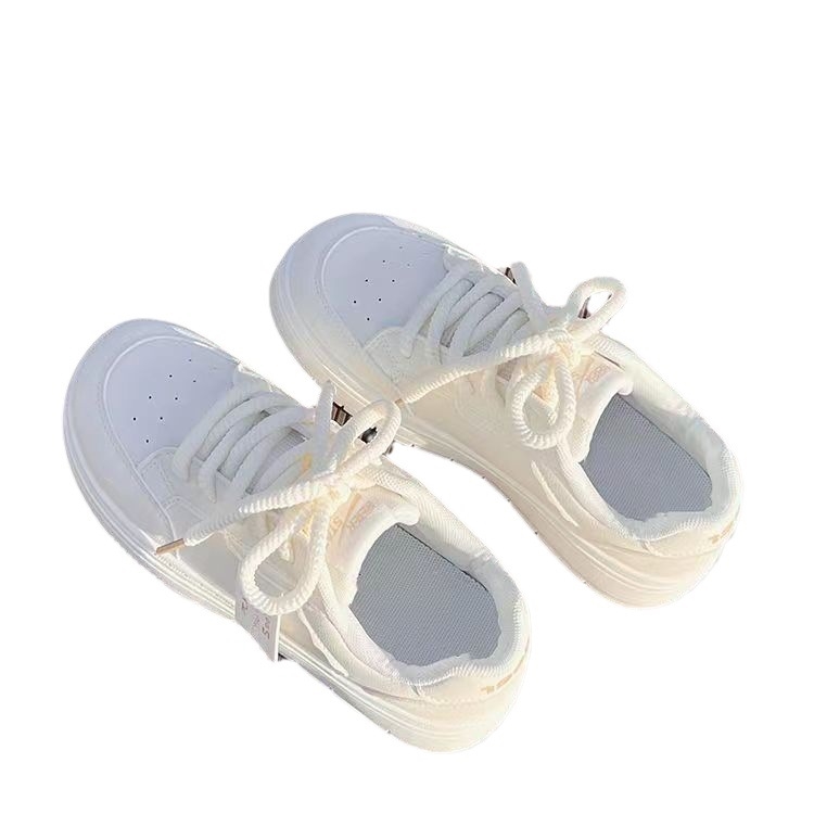 Front lace up thick soled white shoes for women, 2024 autumn and winter new item, sponge cake heel flat casual sports shoes for women