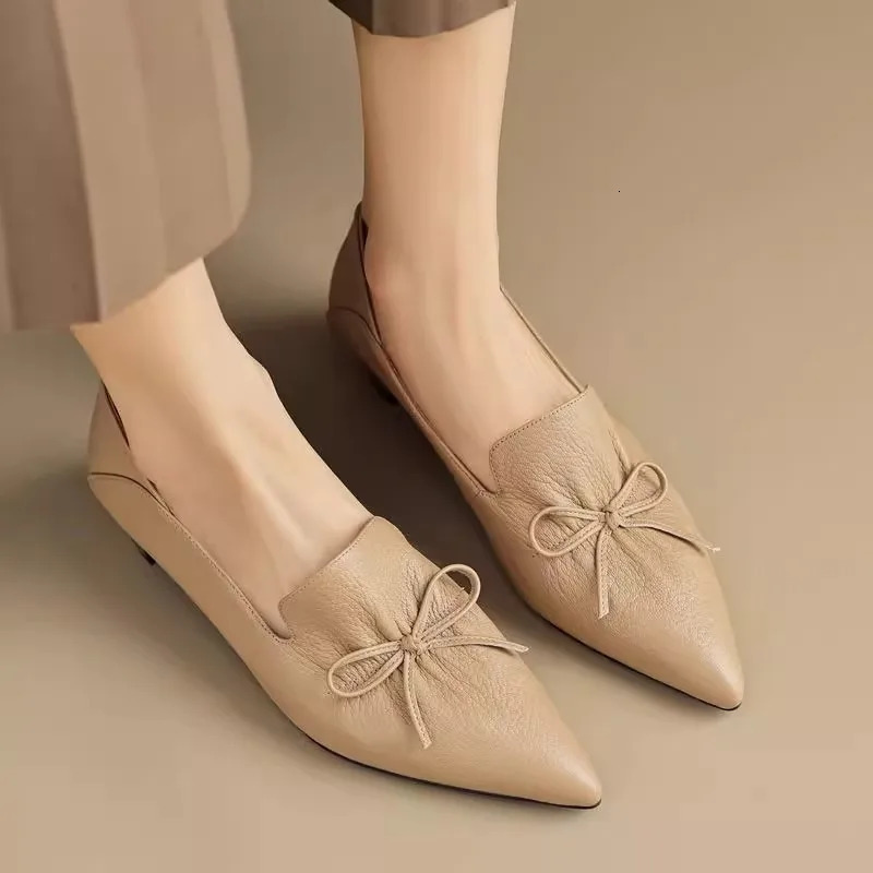 Phoentin plus size 42 office lady elegant black shoes Womens pointed Toe mid Heels 2024 Genuine leather retro pumps 241031