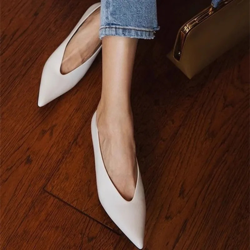 2024 Heels Pointed Toe Shallow Mouth Retro Granny Shoes Patent Leather Skinny Metal Heel Four Seasons Single Shoes Fashion 241031