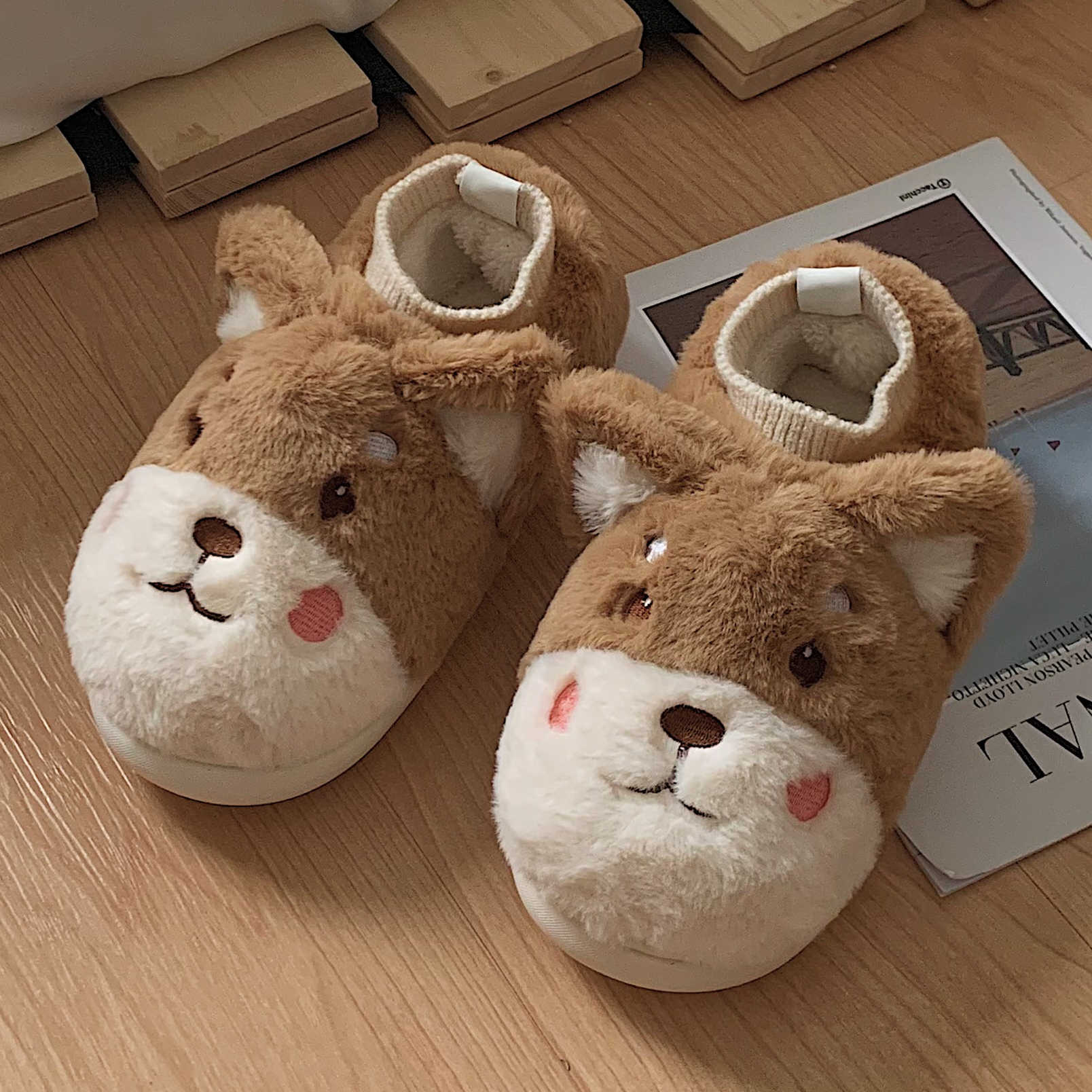 Female winter personality cartoon puppy fluffy cotton slippers Warm and interesting shoes for home bedroom in winter