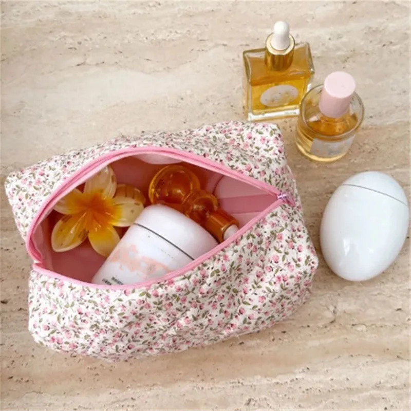 Floral womens makeup bag large capacity travel storage bag simple womens clutch handbag canvas womens makeup bag 241031